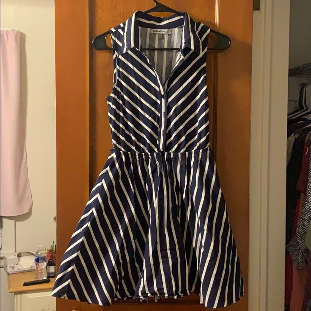 Stripped dress with collar